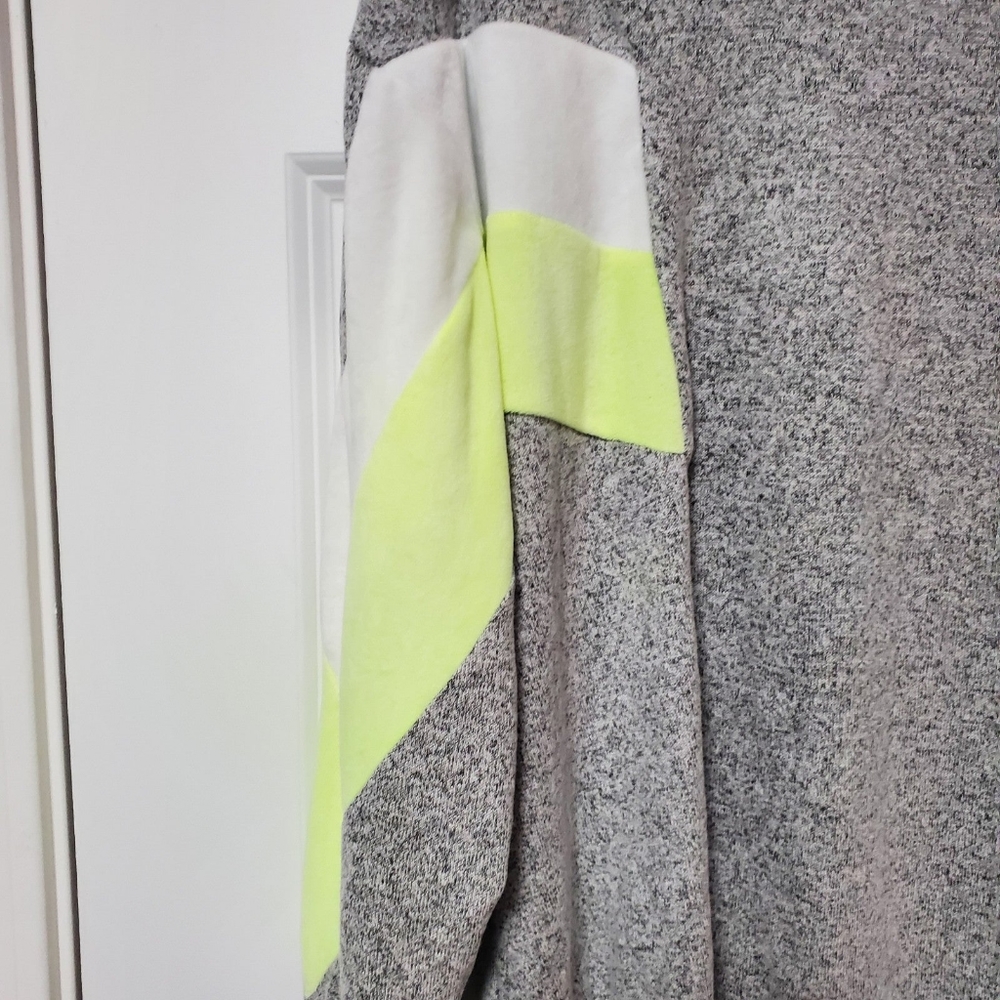 New Long sleeve pullover - Picture 6 of 7